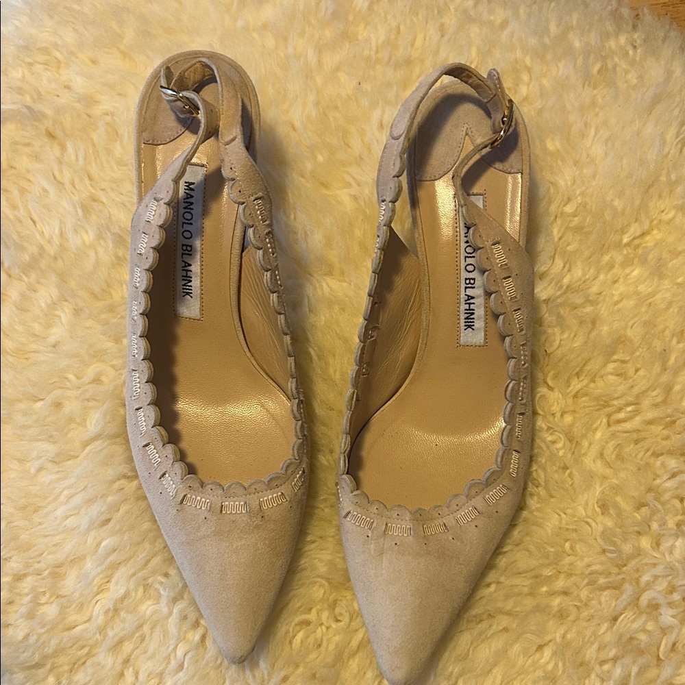 Manolo Blahnik Cream Scalloped Heels 37.5